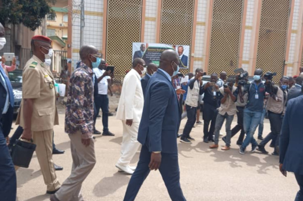 ALPHA CONDÉ, PRÉSIDENT SORTANT, VEUT UNE ÉLECTION LIBRE ET TRANSPARENTE ALPHA CONDÉ, PRÉSIDENT SORTANT, VEUT UNE ÉLECTION LIBRE ET TRANSPARENTE