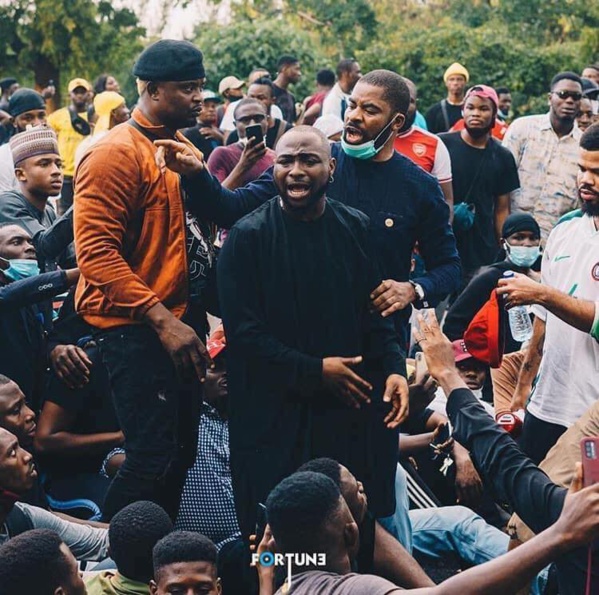 Violences policières au Nigeria 🇳🇬  Les artistes se sont fortement mobilisés pour manifester leur mécontentement au nom du peuple!