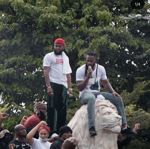 Violences policières au Nigeria 🇳🇬 Les artistes se sont fortement mobilisés pour manifester leur mécontentement au nom du peuple! Violences policières au Nigeria 🇳🇬 Les artistes se sont fortement mobilisés pour manifester leur mécontentement au nom du peuple!