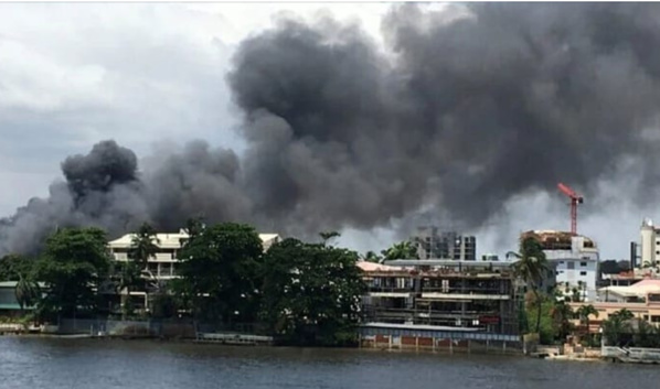 NIGÉRIA La prison centrale incendiée à Lagos NIGÉRIA La prison centrale incendiée à Lagos