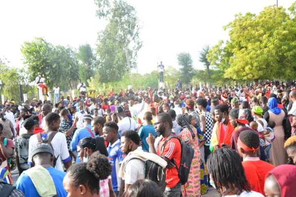 Arrêt sur image- Marche contre le Pr Condé- La démonstration de force des ressortissants Guinéens à Dakar