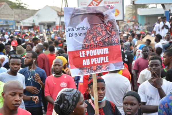 Arrêt sur image- Marche contre le Pr Condé- La démonstration de force des ressortissants Guinéens à Dakar