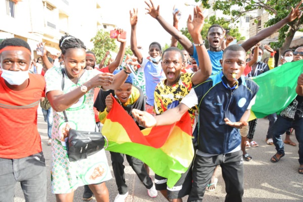 Arrêt sur image- Marche contre le Pr Condé- La démonstration de force des ressortissants Guinéens à Dakar