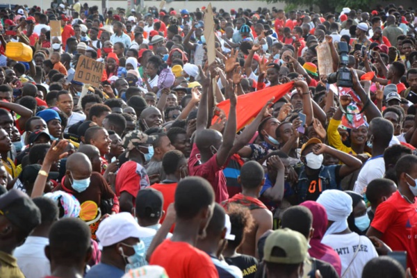 Arrêt sur image- Marche contre le Pr Condé- La démonstration de force des ressortissants Guinéens à Dakar