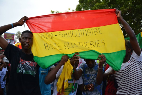 Arrêt sur image- Marche contre le Pr Condé- La démonstration de force des ressortissants Guinéens à Dakar