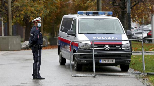Fusillade en cours à Vienne en Autriche contre six lieux : plusieurs morts Fusillade en cours à Vienne en Autriche contre six lieux : plusieurs morts