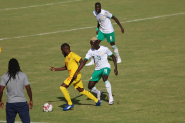 Éliminatoires CAN 2021 : Sadio Mané et Opa Nguette offrent la victoire aux Lions qui dominent la Guinée Bissau 2-0