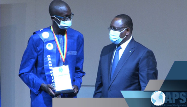 L’ÉTUDIANT MOUHAMADOU LAMINE KÉBÉ REMPORTE LE GRAND PRIX DU PRÉSIDENT DE LA RÉPUBLIQUE POUR L’INNOVATION NUMÉRIQUE