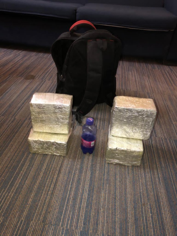 Scandale des "deux milliards de billets noirs" - Le film de l'arrestation de la bande de faussaires à Gibraltrar... Pourquoi le chauffeur du gang a été finalement libéré... Scandale des "deux milliards de billets noirs" - Le film de l'arrestation de la bande de faussaires à Gibraltrar... Pourquoi le chauffeur du gang a été finalement libéré...