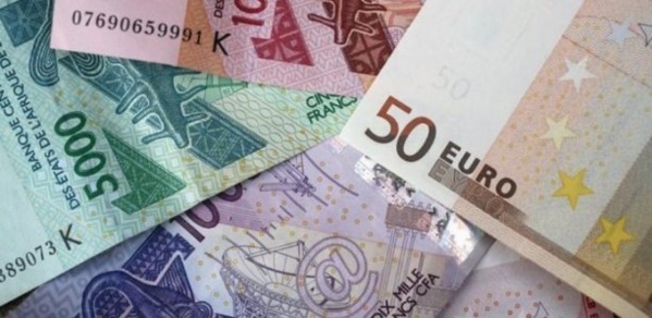 2 milliards en faux billets : 6 personnes, dont une femme, en prison 2 milliards en faux billets : 6 personnes, dont une femme, en prison