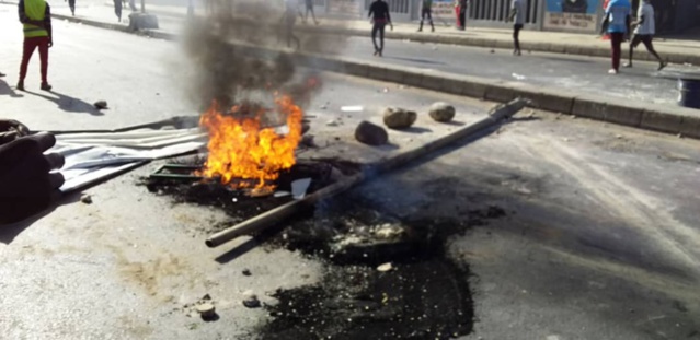 UCAD : Affrontements entre étudiants et forces de l’ordre... UCAD : Affrontements entre étudiants et forces de l’ordre...