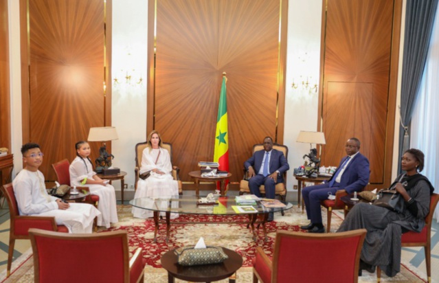 Palais de la République : La famille de Pape Bouba Diop reçu par le président Macky Sall. Palais de la République : La famille de Pape Bouba Diop reçu par le président Macky Sall.