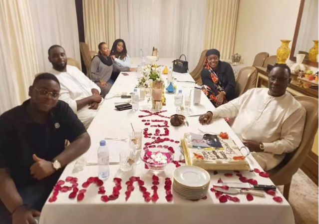 Arrêt sur image- Macky Sall fête son anniversaire en famille Arrêt sur image- Macky Sall fête son anniversaire en famille