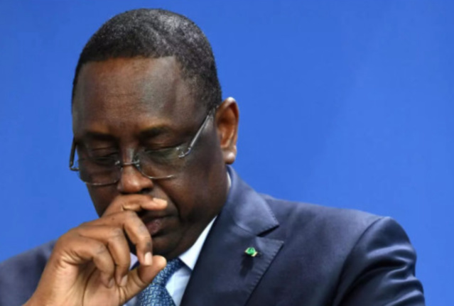 Covid-19 / Ignorant ses députés atteints: Macky Sall lynché sur les réseaux sociaux pour ses ’’vœux’’ à Emmanuel Macron