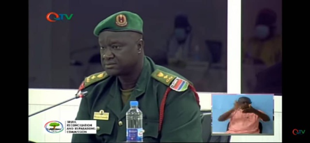 Coup d’État avorté en 2006 en Gambie : le récit glaçant du Colonel Mendy, emprisonné et torturé pendant 10 ans par Yahya Jammeh : « Ils ont pris un fil électrique qu’ils ont mis sur ma tête entourée par un sachet, jusqu’à ce que les sachets fondent » Coup d’État avorté en 2006 en Gambie : le récit glaçant du Colonel Mendy, emprisonné et torturé pendant 10 ans par Yahya Jammeh : « Ils ont pris un fil électrique qu’ils ont mis sur ma tête entourée par un sachet, jusqu’à ce que les sachets fondent »