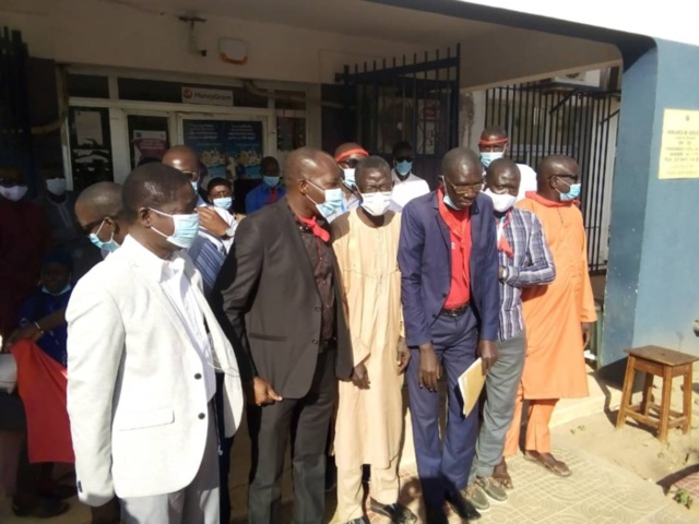 Kaolack : Sit-in des agents de la Poste pour exiger de meilleures conditions de travail. Kaolack : Sit-in des agents de la Poste pour exiger de meilleures conditions de travail.