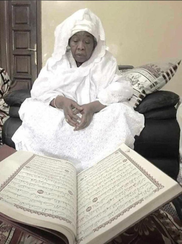 Urgent : Décès de Seyda Mariama Niass, la fille de Baye Niass. Urgent : Décès de Seyda Mariama Niass, la fille de Baye Niass.