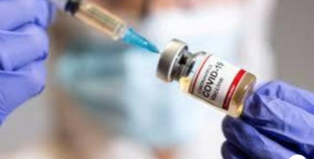 Covid-19 : une femme de 78 ans a reçu la première dose de vaccin en France