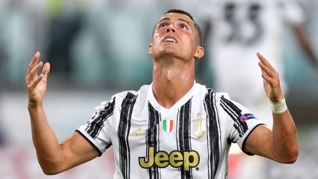 Cristiano Ronaldo élu "joueur du siècle" Cristiano Ronaldo élu "joueur du siècle"