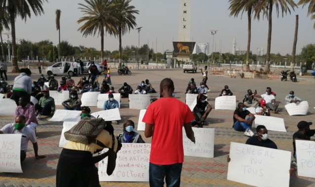 L’UNION DES ARTISTES SE FISSURE