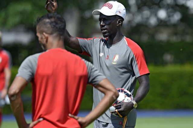 Football / Standard de Liège : Mbaye Lèye désigné entraîneur. Football / Standard de Liège : Mbaye Lèye désigné entraîneur.