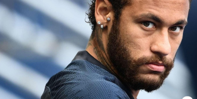 Neymar : enquête ouverte au Brésil sur son éventuel réveillon géant Neymar : enquête ouverte au Brésil sur son éventuel réveillon géant