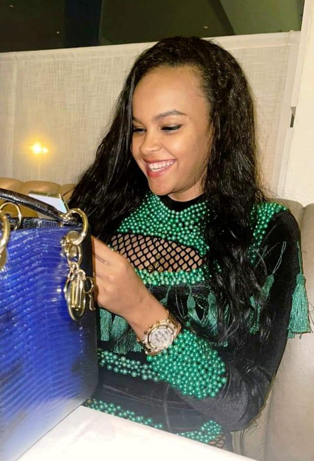 La robe ultra-sexy de Karina qui enflamme la toile La robe ultra-sexy de Karina qui enflamme la toile