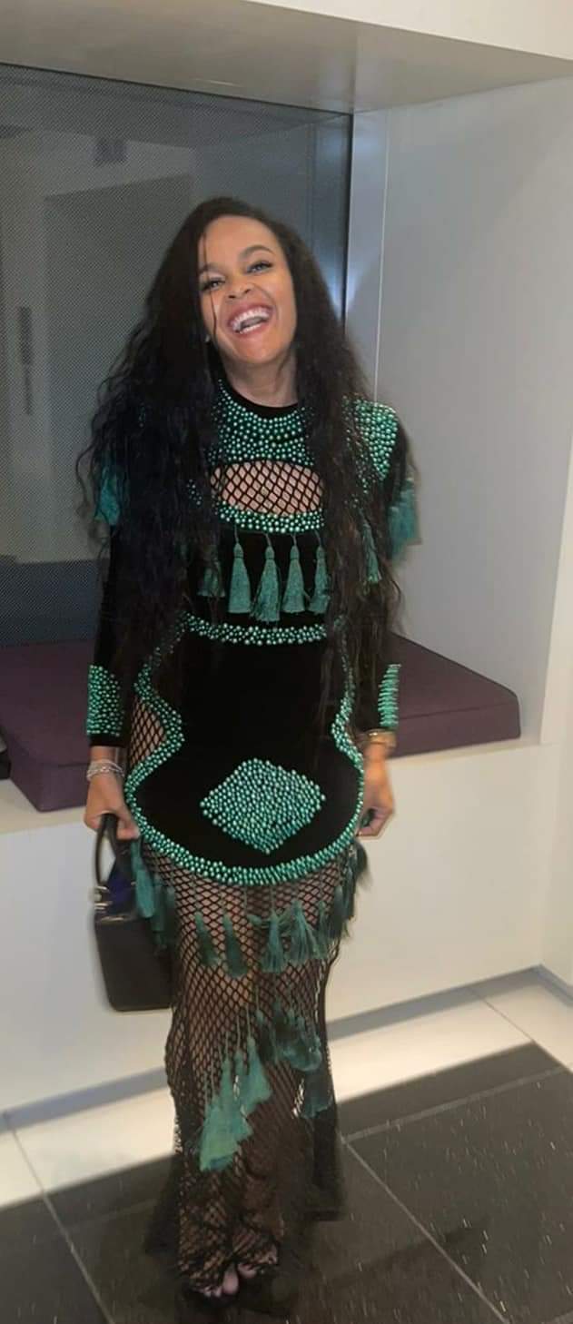 La robe ultra-sexy de Karina qui enflamme la toile La robe ultra-sexy de Karina qui enflamme la toile