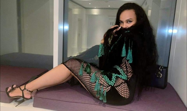 La robe ultra-sexy de Karina qui enflamme la toile