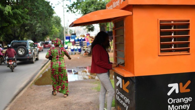 Comment la dame M.F arnaquait les gérants de points Orange money Comment la dame M.F arnaquait les gérants de points Orange money