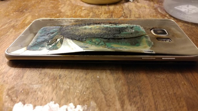 L’explosion d’une batterie téléphone portable emporte trois cent mille francs Cfa et des dégâts matériels L’explosion d’une batterie téléphone portable emporte trois cent mille francs Cfa et des dégâts matériels