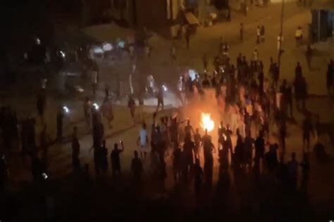 Des émeutes éclatent à Dakar pour protester contre l'état d'urgence et  le Couvre-feu