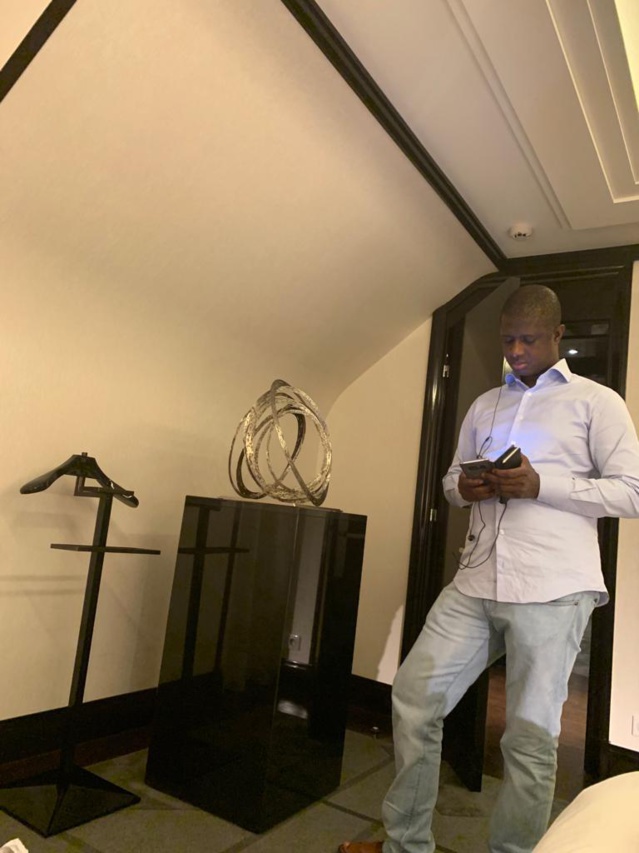 Couvre-feu à Dakar : l’Armée en renfort, la RTS sécurisée, un jeune blessé, Antoine Diome sur le terrain... Couvre-feu à Dakar : l’Armée en renfort, la RTS sécurisée, un jeune blessé, Antoine Diome sur le terrain...