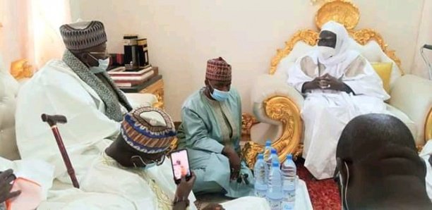Touba : Le khalife de Léona Niassène reçu par Serigne Mountakha Touba : Le khalife de Léona Niassène reçu par Serigne Mountakha