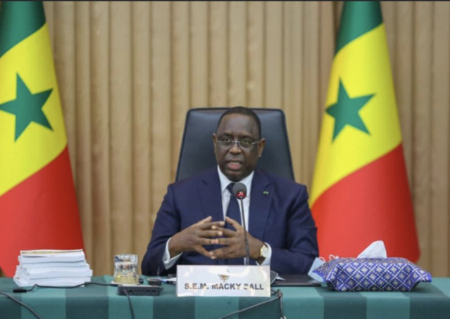 Sénégal : Le couvre-feu n’atténue pas la propagation du coronavirus, les choix qui s'offrent au président Macky Sall. Sénégal : Le couvre-feu n’atténue pas la propagation du coronavirus, les choix qui s'offrent au président Macky Sall.