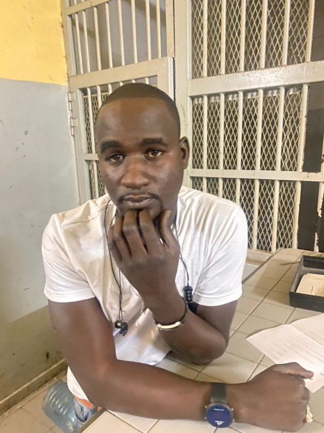 USURPATION DE FONCTION- Les policiers du commissariat de la Médina font tomber un faux...policier USURPATION DE FONCTION- Les policiers du commissariat de la Médina font tomber un faux...policier