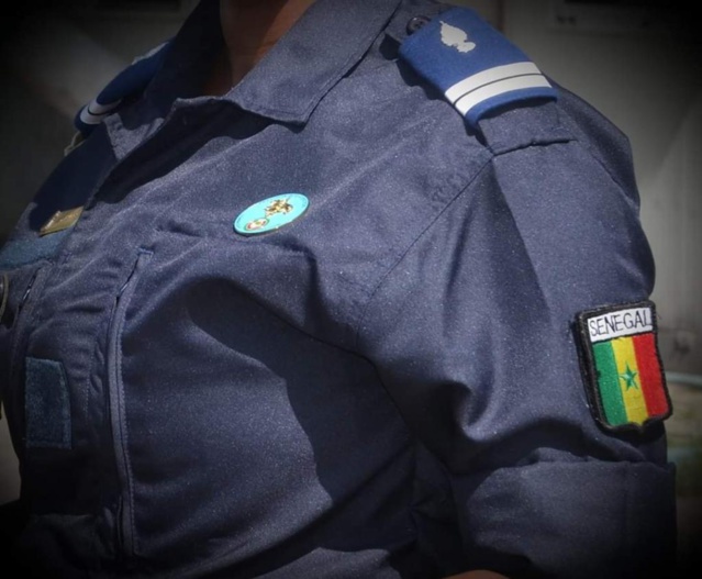 Un Commandant de la gendarmerie se déguise en femme pour… Un Commandant de la gendarmerie se déguise en femme pour…