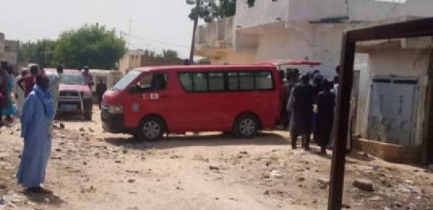 Une dame poignarde à mort sa nièce et la cache sous le lit