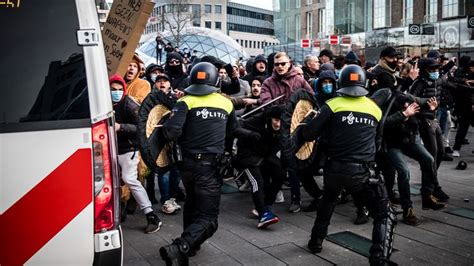 Emeutes aux Pays-Bas- Pas moins de 130 personnes arrêtées Emeutes aux Pays-Bas- Pas moins de 130 personnes arrêtées