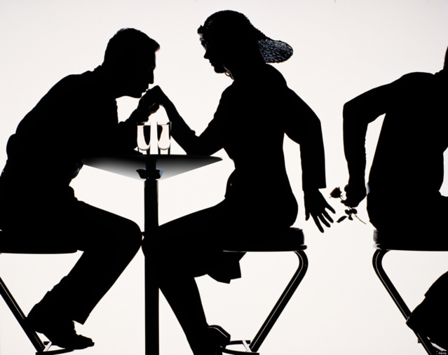 BIGAMIE- Elle se marie avec l'oncle en étant toujours l'épouse du neveu BIGAMIE- Elle se marie avec l'oncle en étant toujours l'épouse du neveu