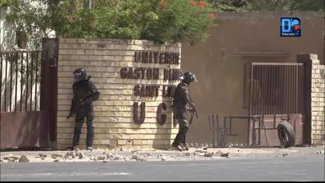 Dernière minute / UGB - Saint-Louis : De violents affrontements entre forces de l'ordre et étudiants. Dernière minute / UGB - Saint-Louis : De violents affrontements entre forces de l'ordre et étudiants.