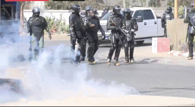 Dernière minute : Des scènes de manifestations éclatent à l’UCAD Dernière minute : Des scènes de manifestations éclatent à l’UCAD