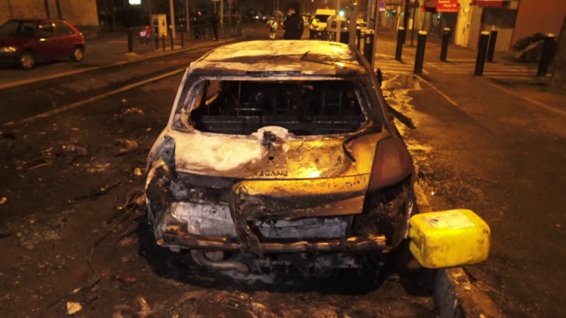 Tentative d'assaillir le groupe Futurs MÉDIAS- Les voitures du Dirpub de l'Obs, Ndiaga Ndiaye et Macoumba Bèye brûlées.... Tentative d'assaillir le groupe Futurs MÉDIAS- Les voitures du Dirpub de l'Obs, Ndiaga Ndiaye et Macoumba Bèye brûlées....