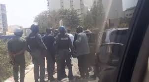SONKO CONVOYÉ AU TRIBUNAL DEPUIS 5 HEURES SONKO CONVOYÉ AU TRIBUNAL DEPUIS 5 HEURES