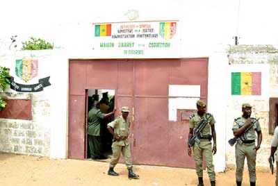ÉVASION SPECTACULAIRE DE DÉTENUS À LA PRISON DE MBOUR ÉVASION SPECTACULAIRE DE DÉTENUS À LA PRISON DE MBOUR