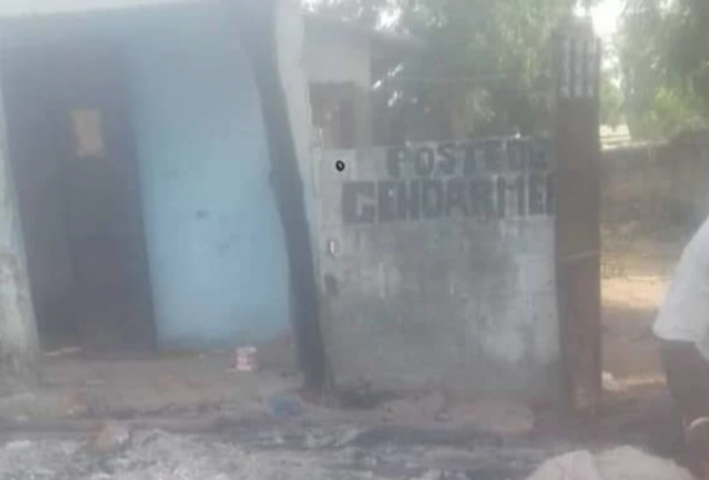 Diaobé : la Brigade de Gendarmerie attaquée puis incendiée, les prisonniers libérés (photos)