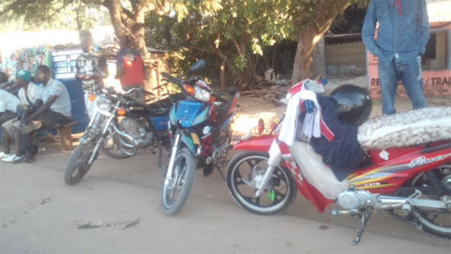 Dakar : Interdiction de la circulation des motocyclettes et cyclomoteurs à partir de ce dimanche à 15 heures jusqu’à mercredi 10 mars à 21 heures. (Gouverneur) Dakar : Interdiction de la circulation des motocyclettes et cyclomoteurs à partir de ce dimanche à 15 heures jusqu’à mercredi 10 mars à 21 heures. (Gouverneur)