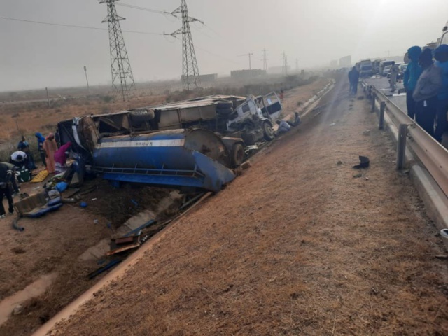 Diamniadio : une collision entre un bus et un camion-citerne fait trois morts et une trentaine de bléssés