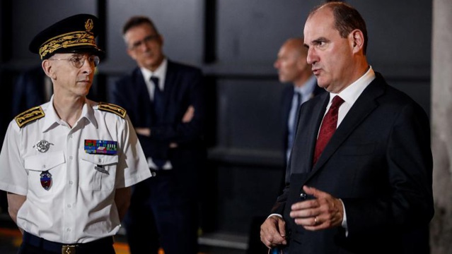 Un confinement qui ne dit pas son nom, annoncé par Jean Castex dans 16 départements français Un confinement qui ne dit pas son nom, annoncé par Jean Castex dans 16 départements français