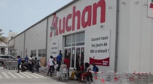 Pillage des caves: Un « Boudjouman » retrouvé ivre mort dans un Auchan Pillage des caves: Un « Boudjouman » retrouvé ivre mort dans un Auchan